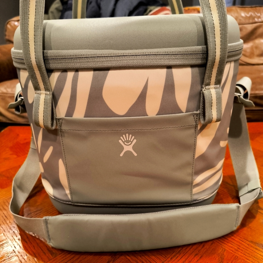 NWOT Hydro Flask Sage and Cream Cooler/Lunch Box 12L